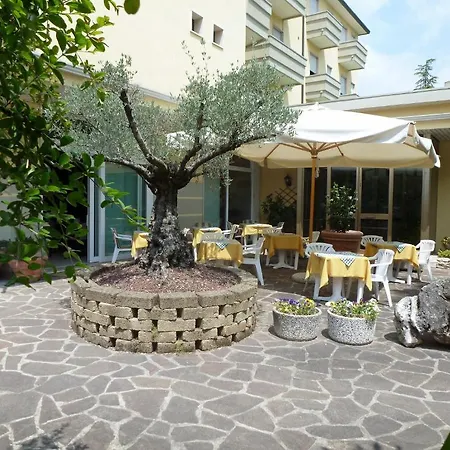 Lanterna Hotel 2*